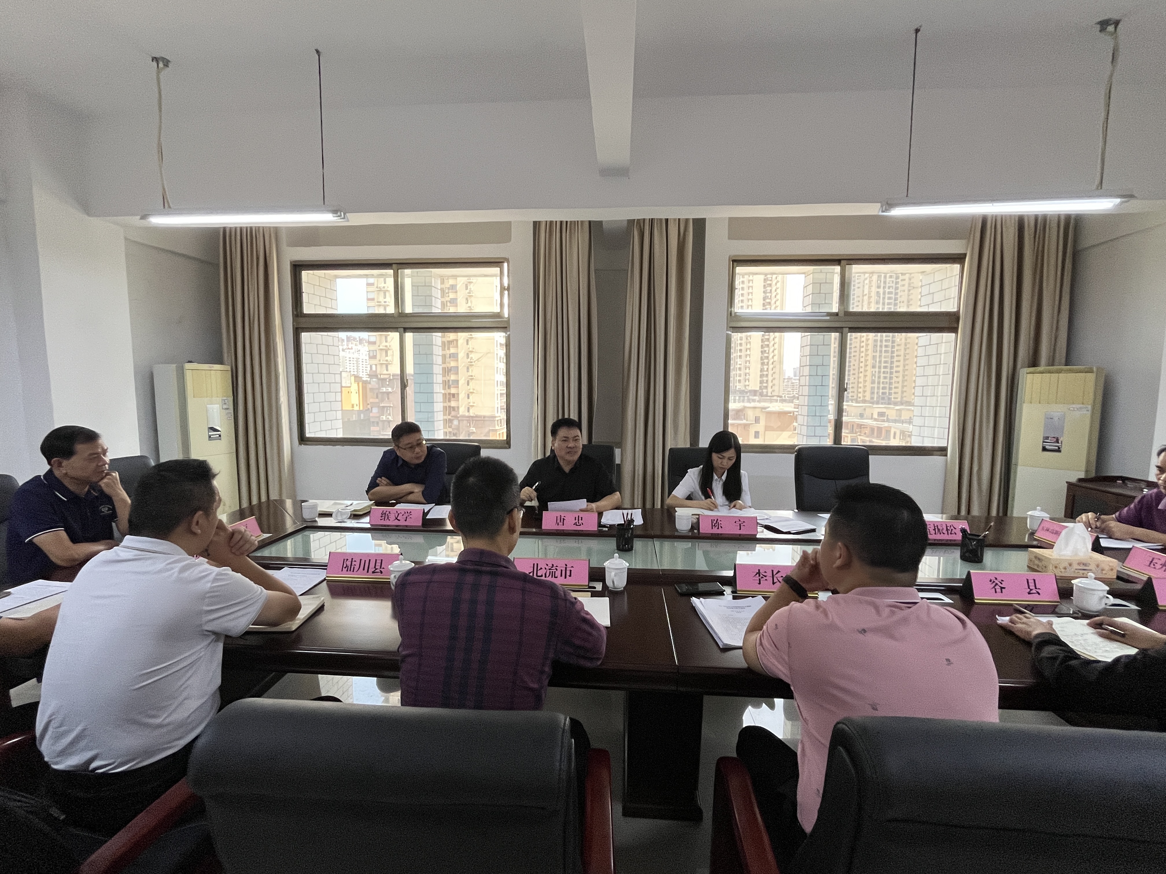 图1 与玉林市委社会工作部座谈.jpg